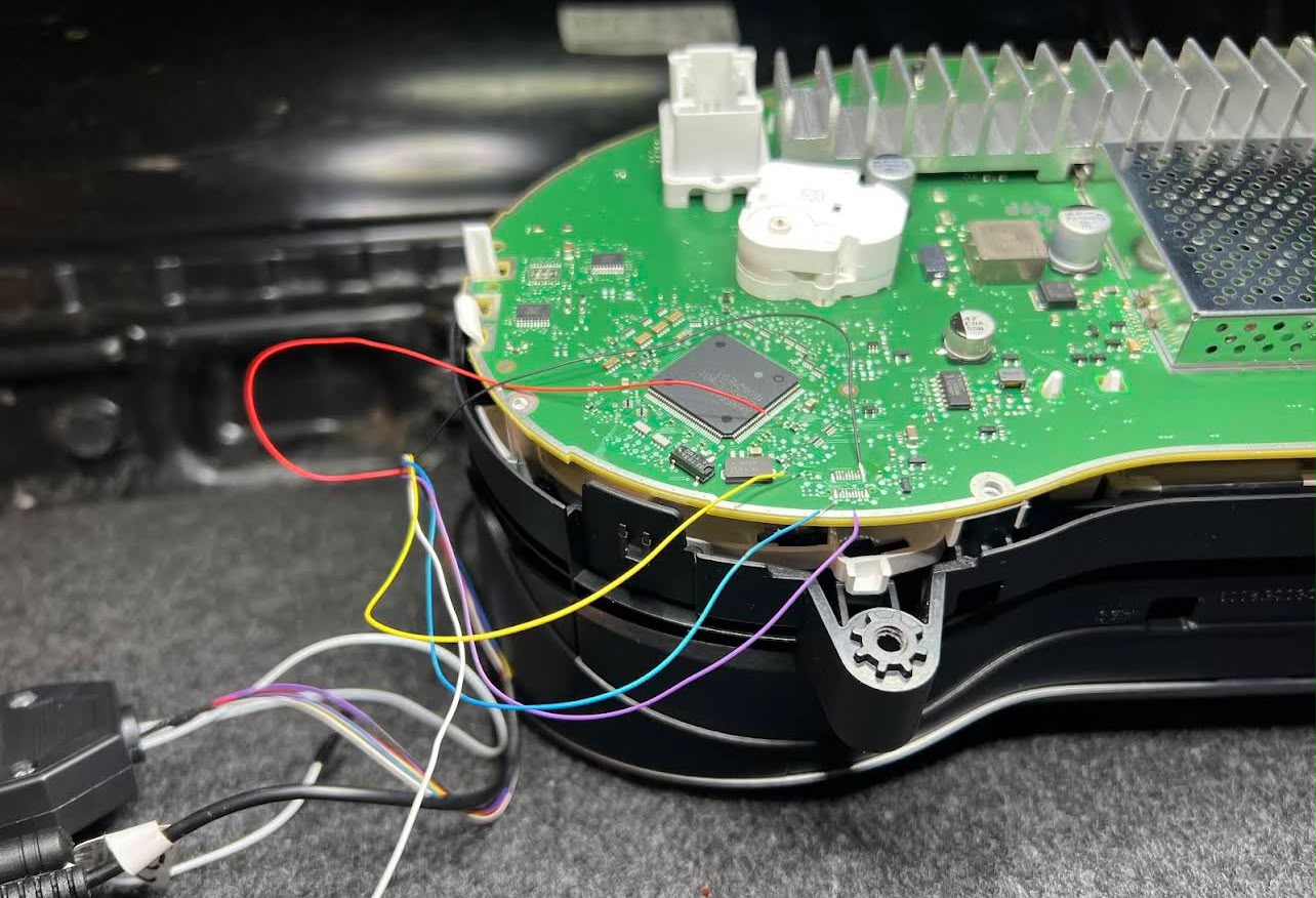 Instrument cluster board wired for module coding